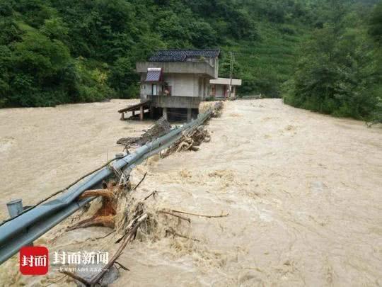 已致136人死亡！大河决堤，桥梁被冲毁，2座大坝有坍塌风险！195万人受灾，灾区“随处可以听到呼救声”，这国遭遇历史性洪水