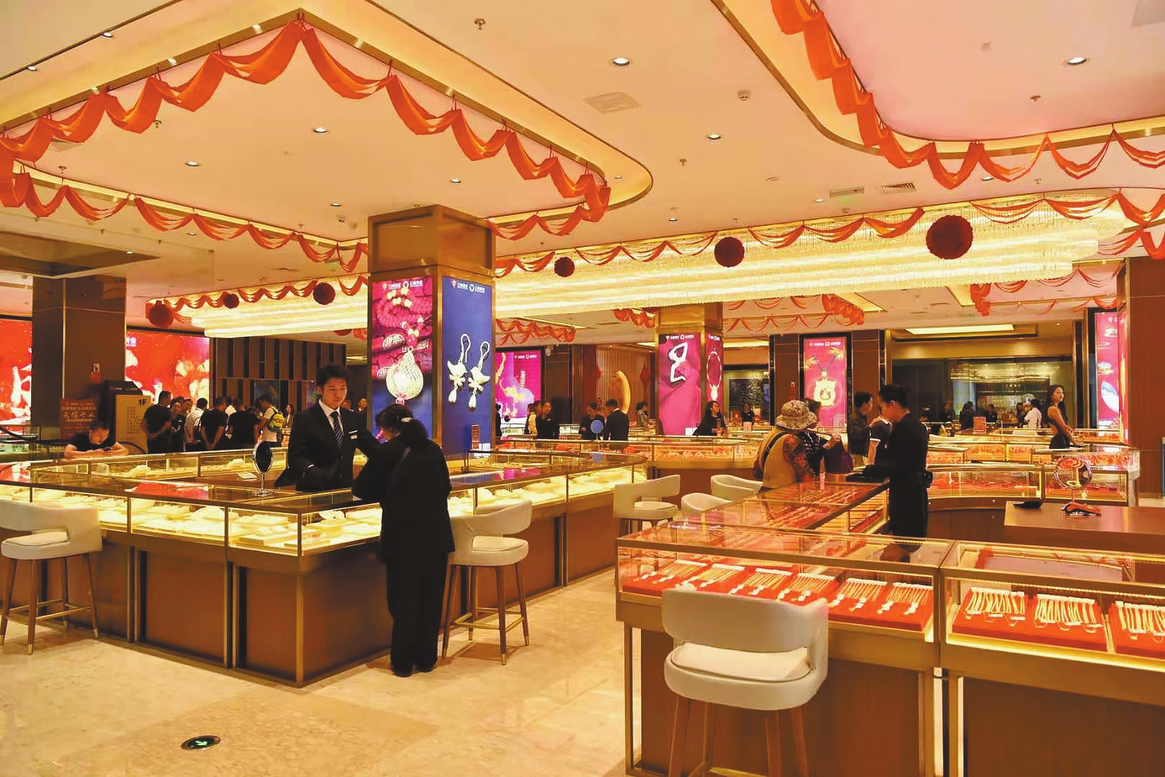 多家黄金珠宝品牌境内足金首饰价格普遍突破742元/克 黄金珠宝首饰市场现状分析_人保伴您前行,人保财险 