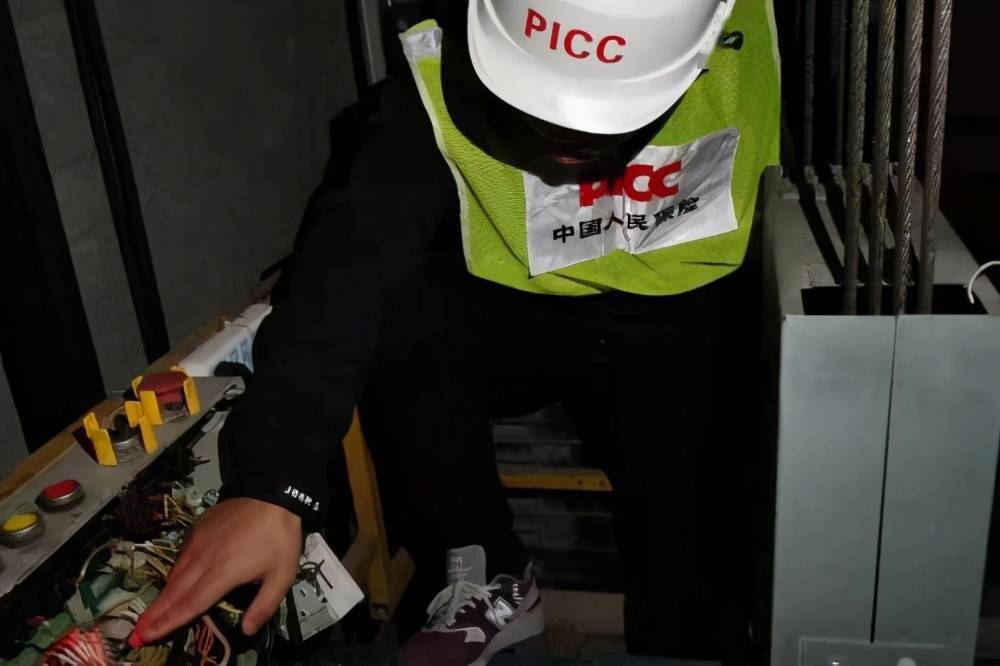 2025年垃圾车行业政策分析及前景预测_人保伴您前行,人保服务