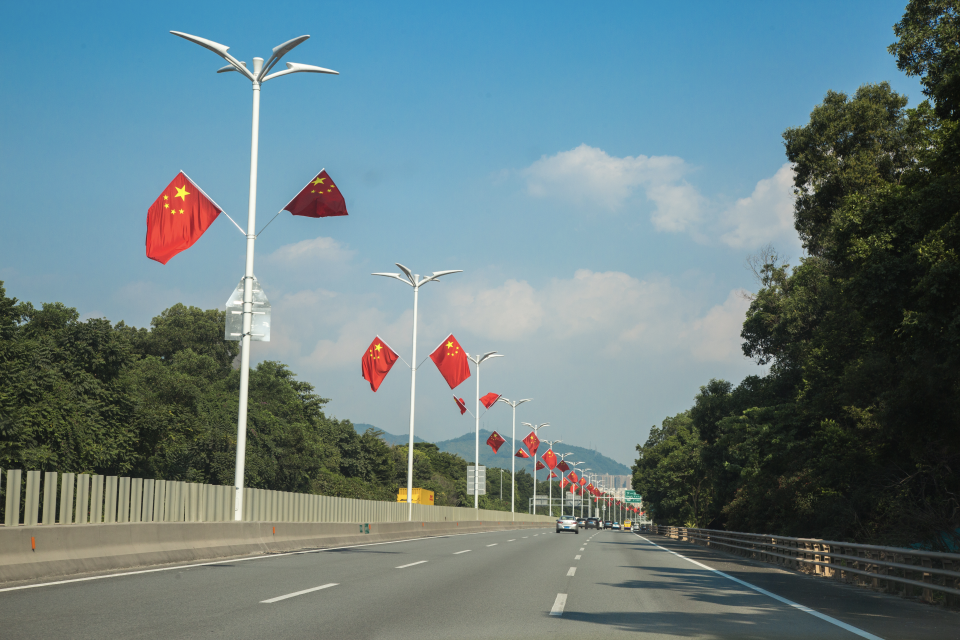 人保伴您前行,拥有“如意行”驾乘险，出行更顺畅！_2025年气体绝缘金属封闭开关设备行业发展趋势：中压国产化深化、高压技术攻坚、环保转型加速