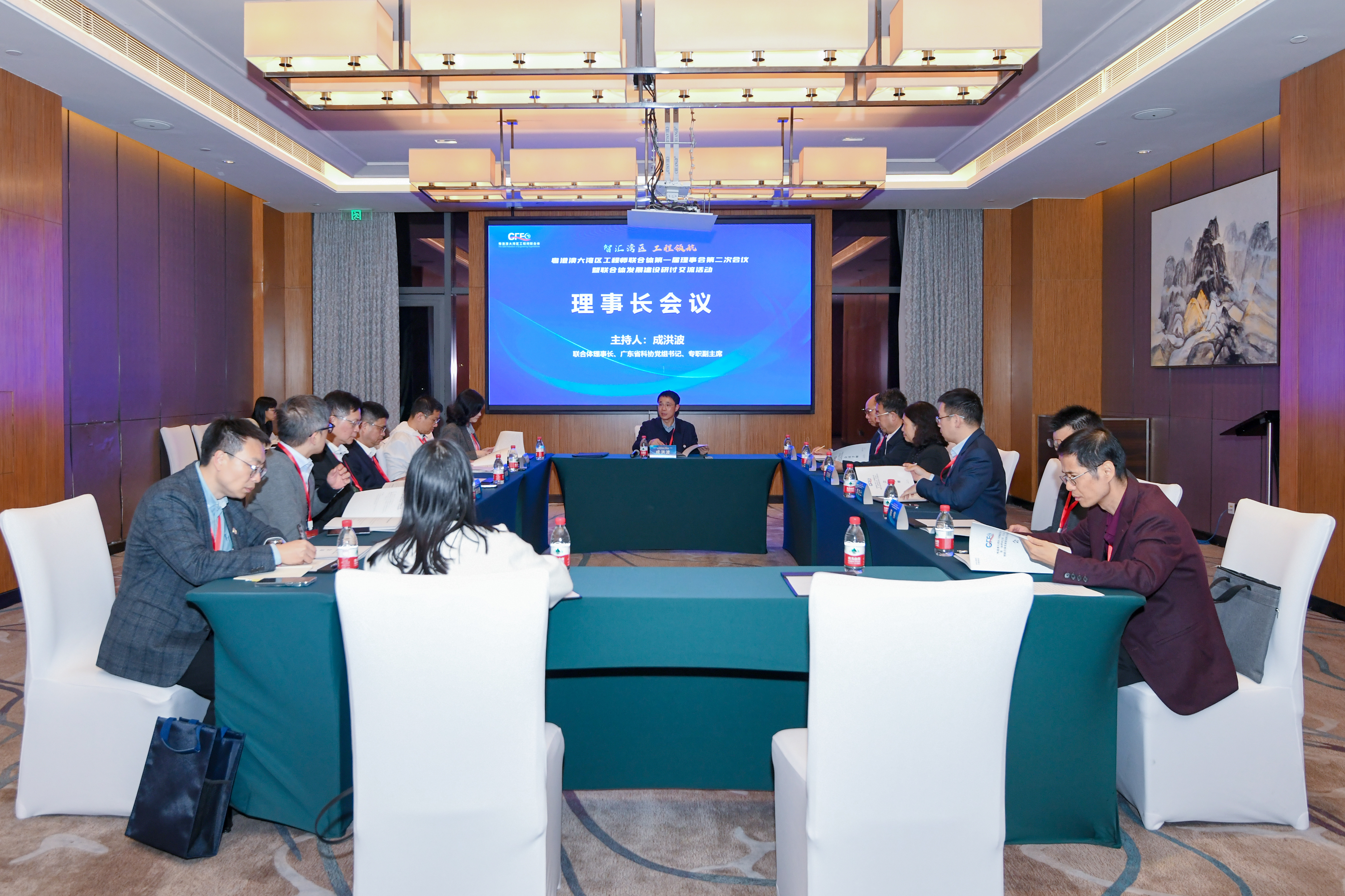深圳成为服务业扩大开放试点城市；珠琴澳首次联合赴葡语国家招商丨大湾区财经早参