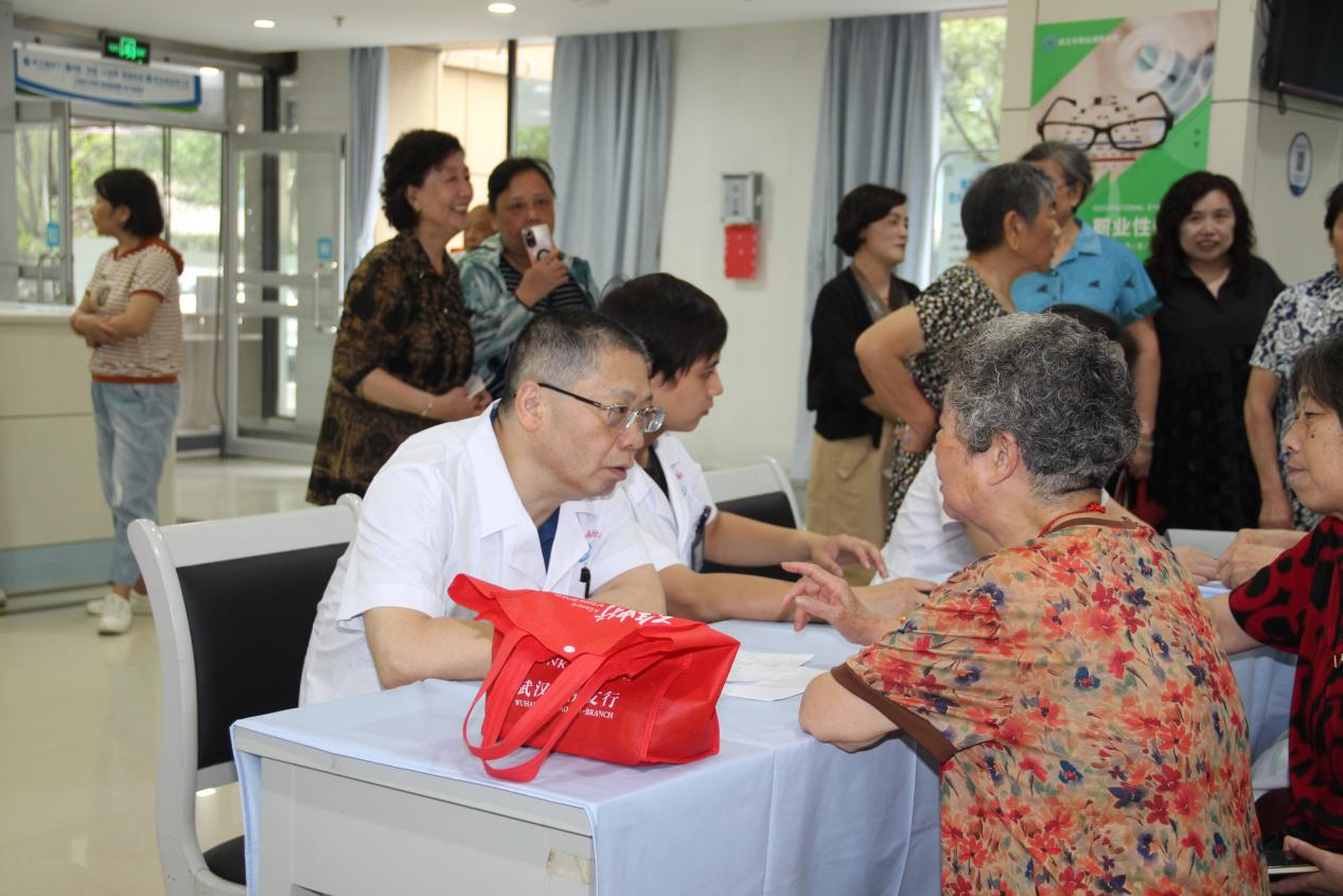 用心服务智享未来 阳泉联通举办“服务暖民心”客户服务日活动