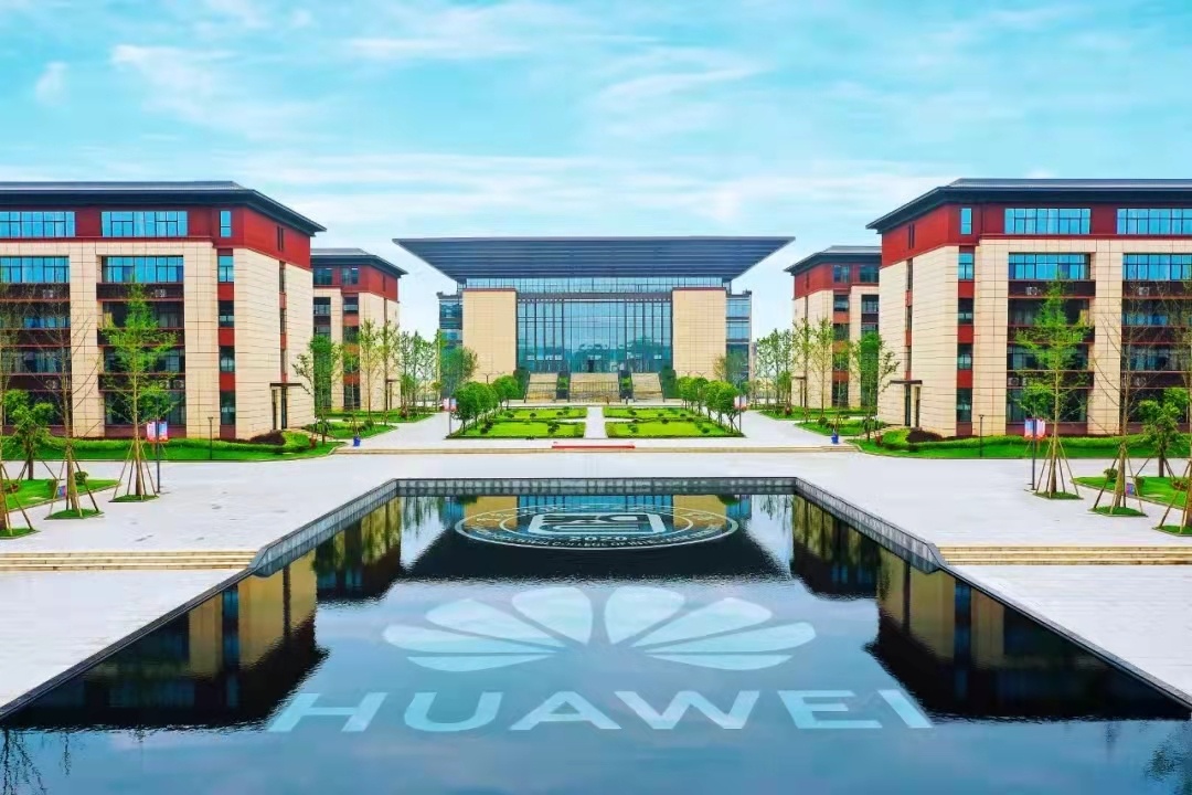 海尔希望小学首届科技节暨首个科技实验室落成