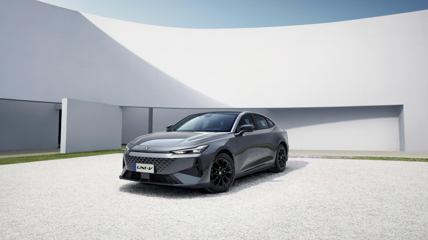 长安汽车获得外观设计专利授权：“用于电子设备的带控制循迹倒车图形用户界面”