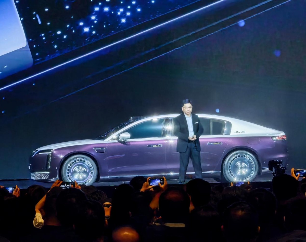 售价70.8万元起！尊界S800正式亮相！