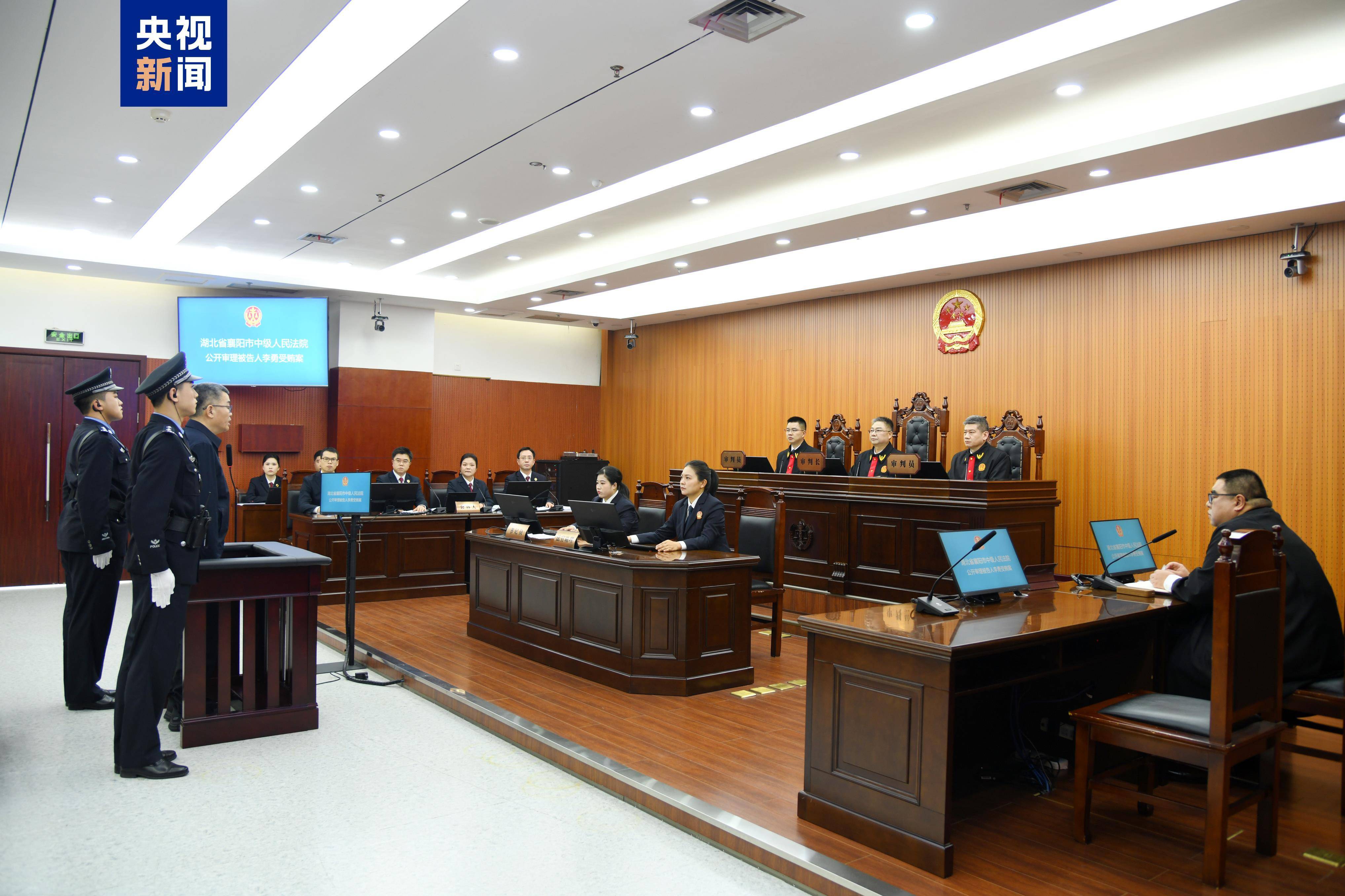 受贿613万余元，南方电网原党组成员龙飞一审获刑7年