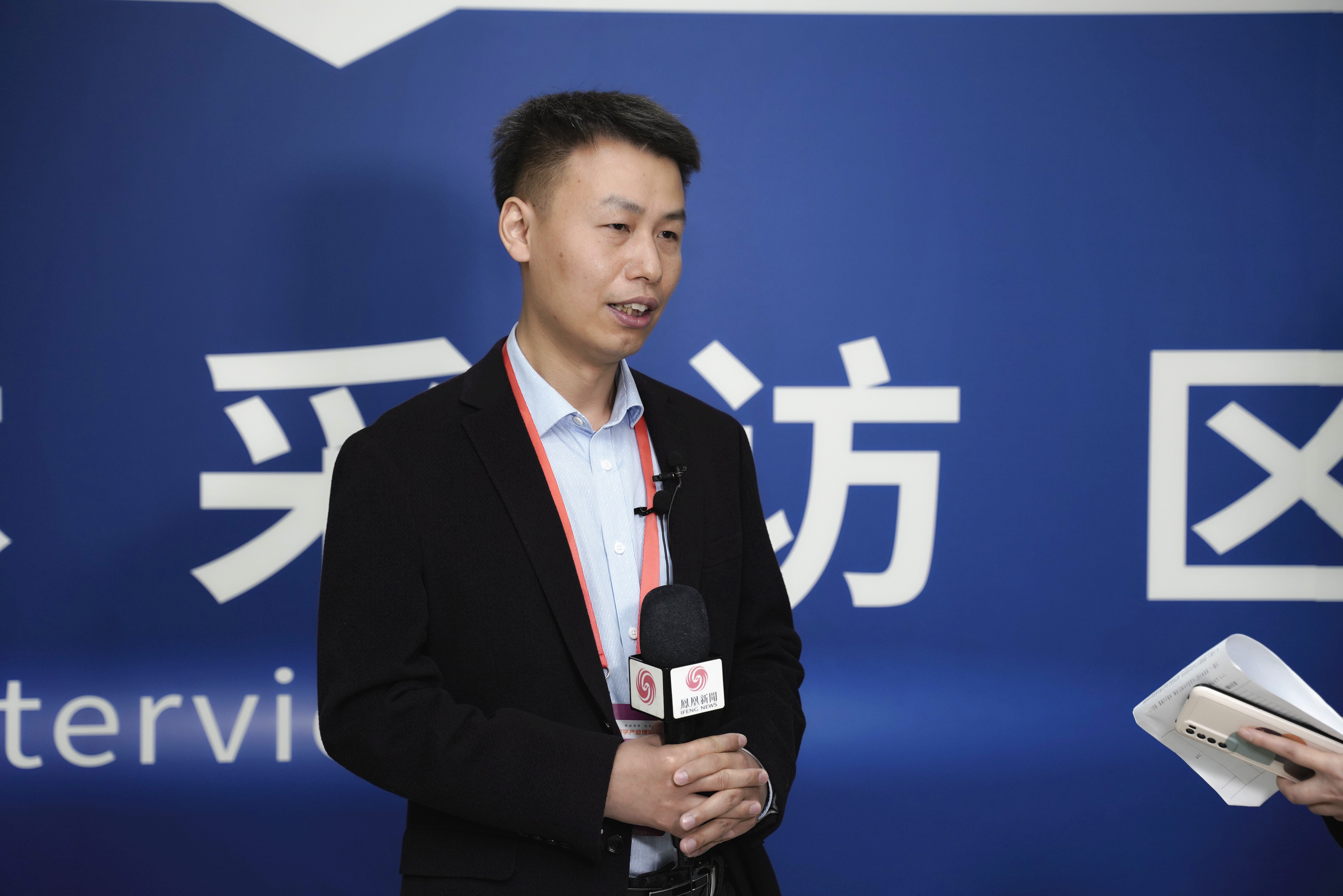 国务院国资委:加快培养一批能够推动AI科技创新与产业创新深度融合的首席架构师