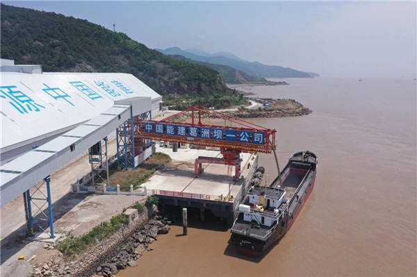 兴欣新材：拟投建年产15.3万吨多烯多胺系列产品项目