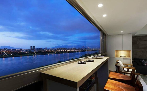 “三角阳台”卖点成槽点？备案均价13万元/平方米，号称顶级设计大师作品的上海江景豪宅，刚宣布交房就遭业主拒收，开发商回应