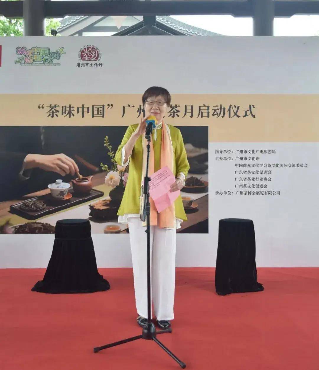 “秋一杯”点燃消费热潮，健康化驱动新茶饮行业转型升级