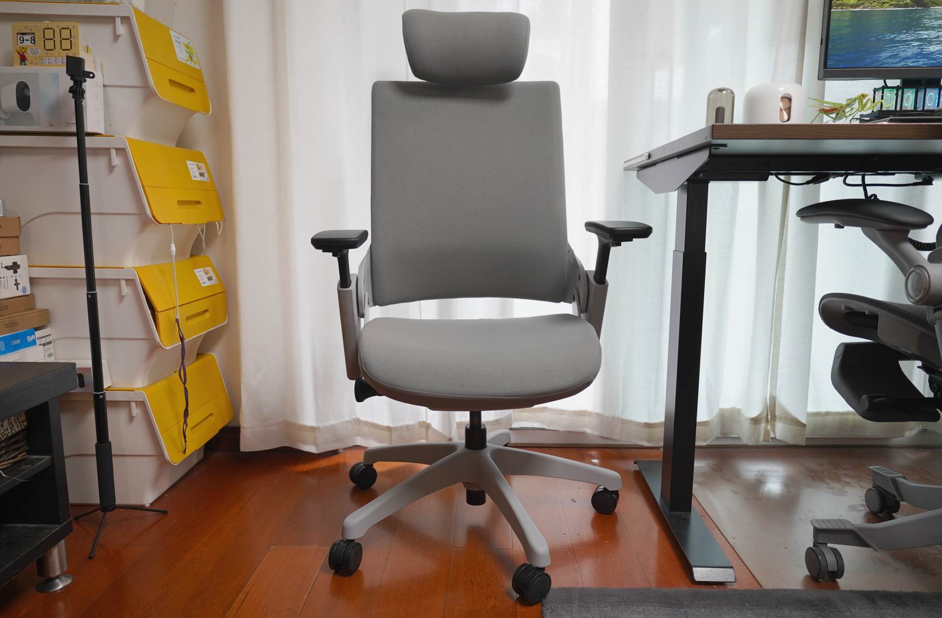 永艺股份获得实用新型专利授权：“一种美观的桌子”