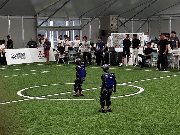 先睹为快!首届世界人形机器人运动会在京开幕