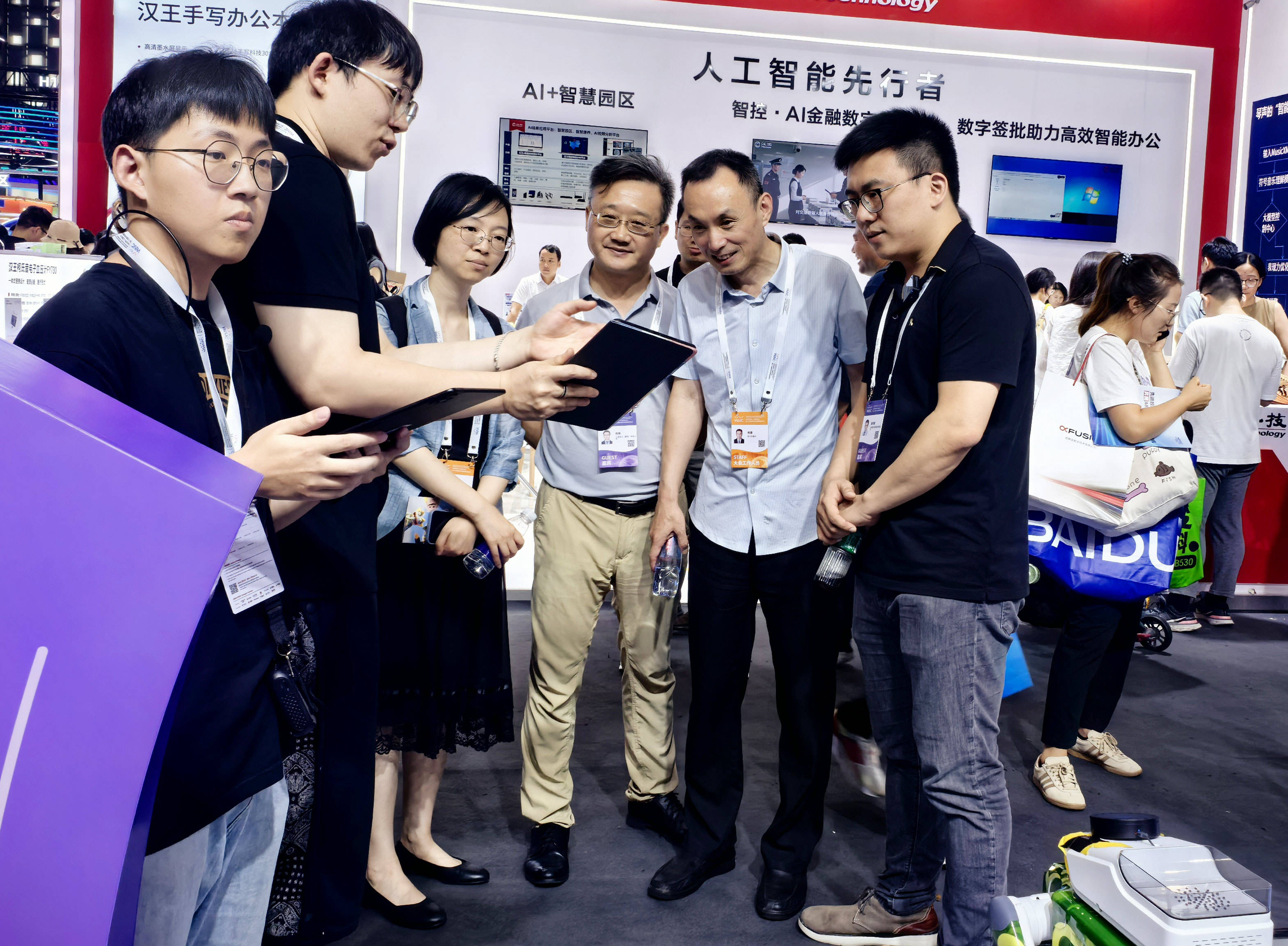“人工智能+”行动意见印发，具身智能受益 | 券商晨会