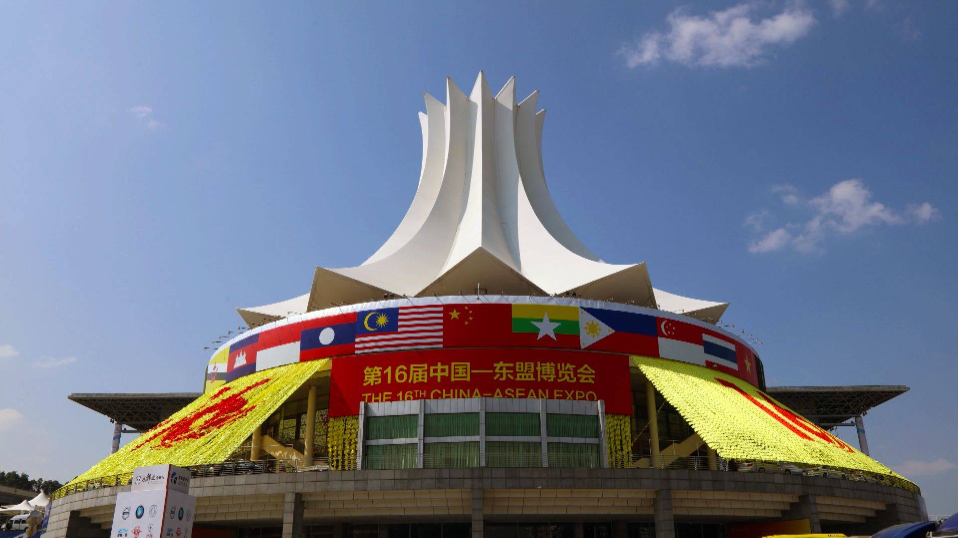 工信部副部长熊继军会见塞尔维亚政府负责国际经济合作事务不管部部长奈纳德・波波维奇