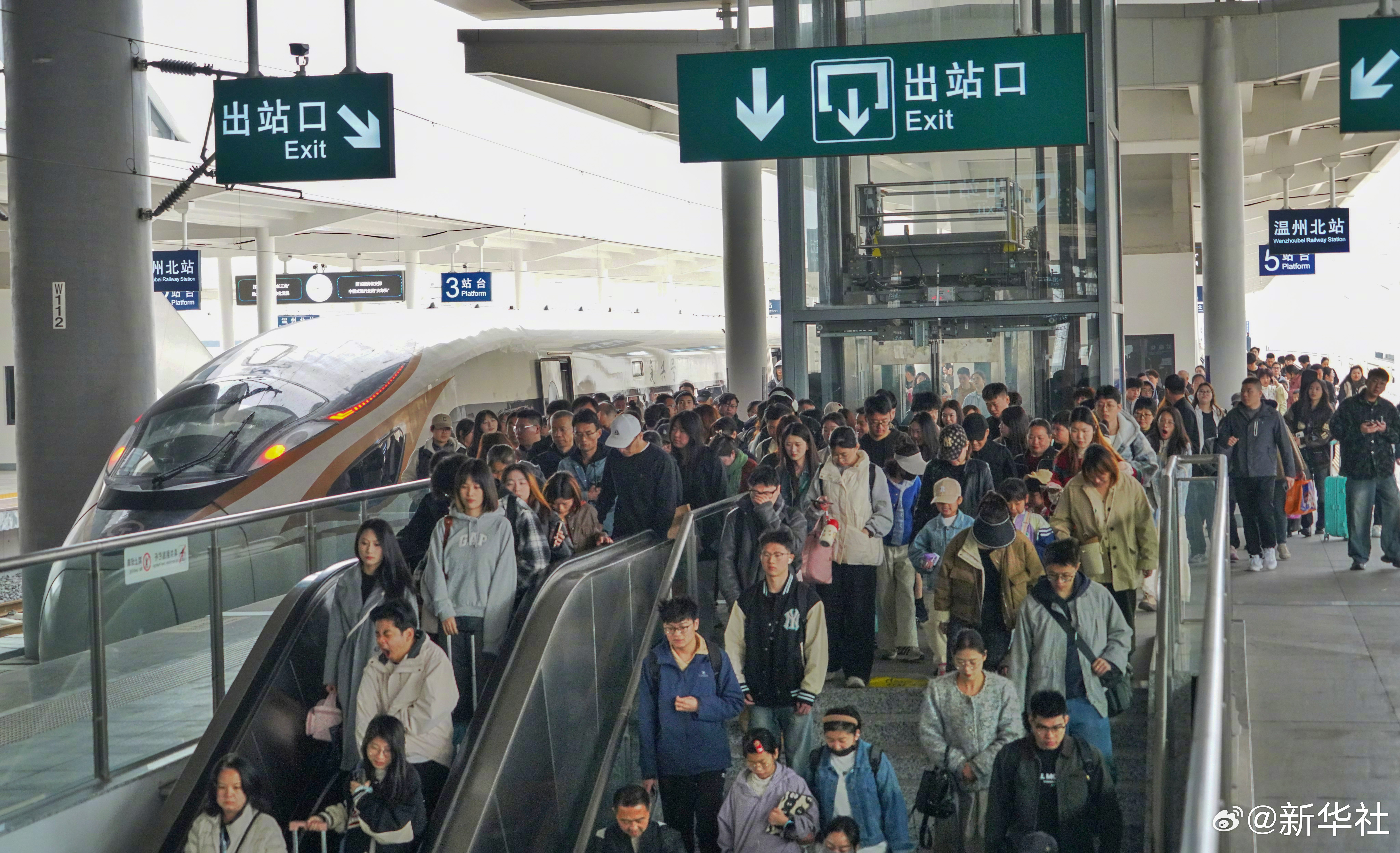 交通运输部：8月我国城市轨道交通完成客运量28.8亿人次