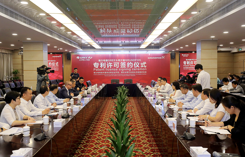 格力电器获得发明专利授权：“弯头取料装置以及换热器生产线”