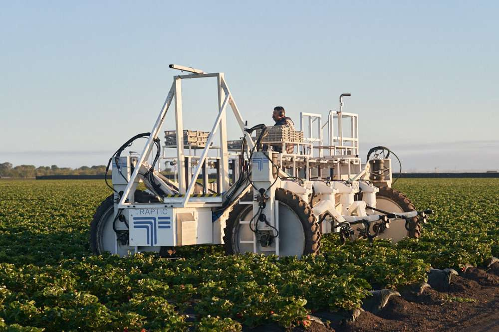 华工科技：公司已推出全天时智能激光除草机器人2.0，并加速实现批量商业化应用