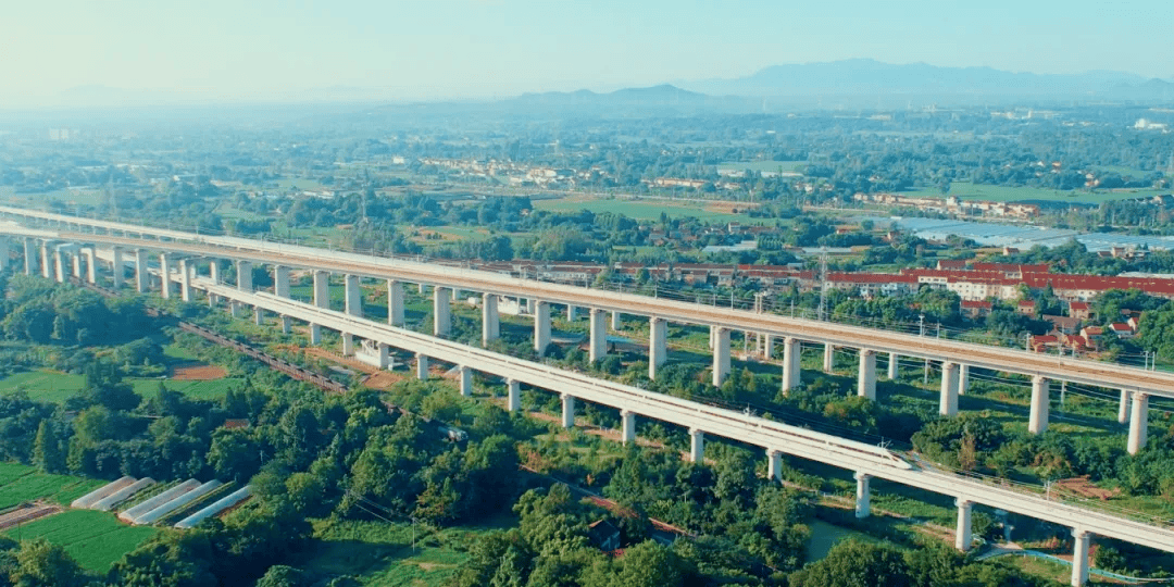 全国铁路10月11日起实行新的列车运行图