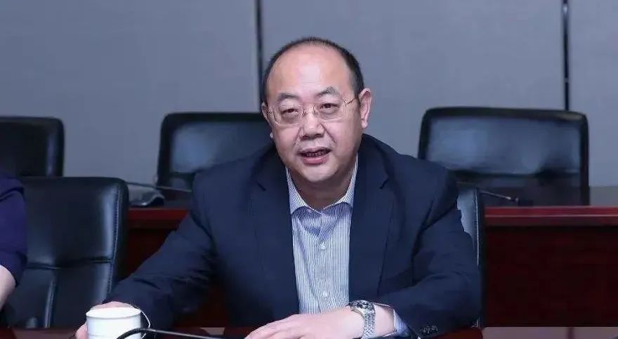 维业股份：董事长张巍因个人原因辞职