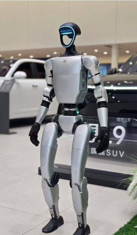 美国政府或将于10月1日“关门”，三大期指齐跌；特斯拉第三代人形机器人将于2026年开始量产【美股盘前】