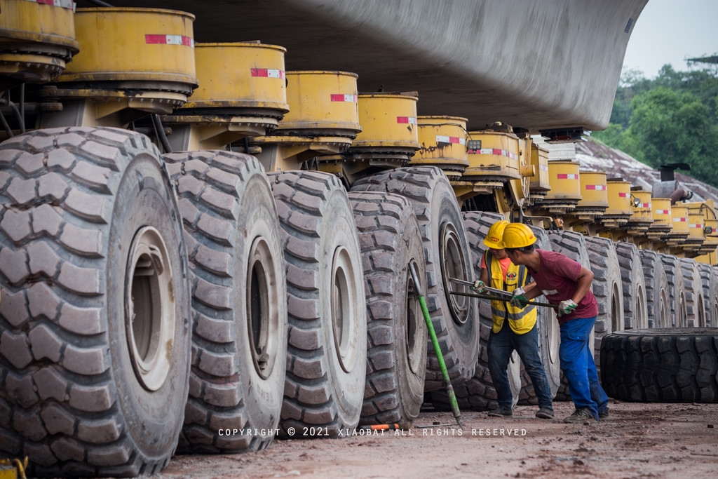 四川6条在建高铁假期“不打烊” 3万建设者守岗筑路