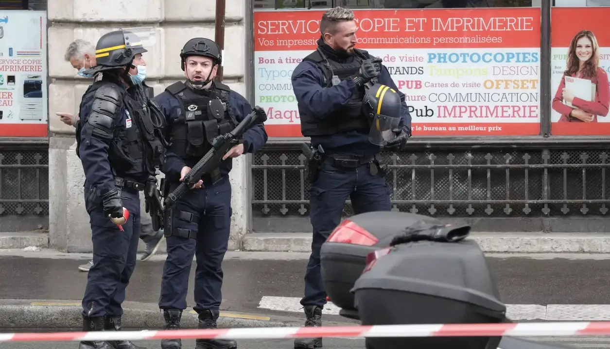 正在谈判，却收到30%关税信函！欧洲议会高官怒斥特朗普：厚颜无耻，是一种侮辱！马克龙呼吁欧盟准备反制措施