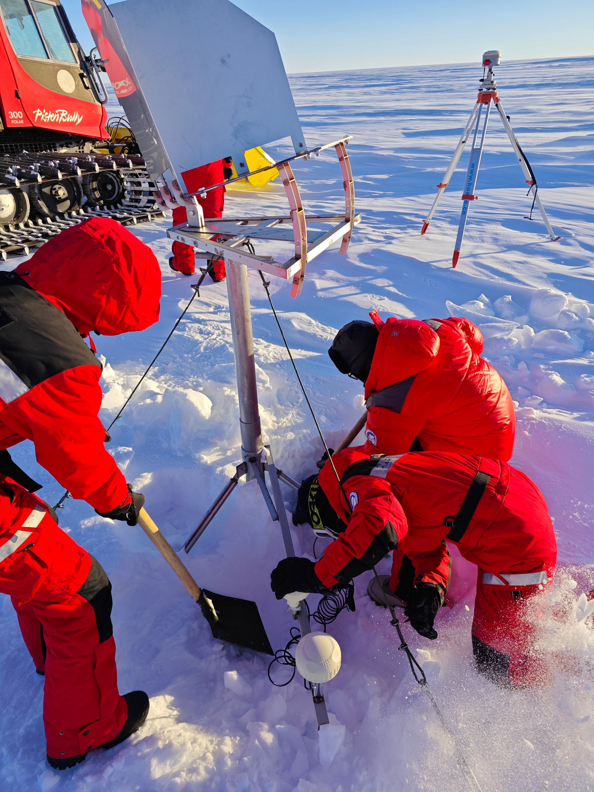 中国科考队圆满完成北极载人深潜任务