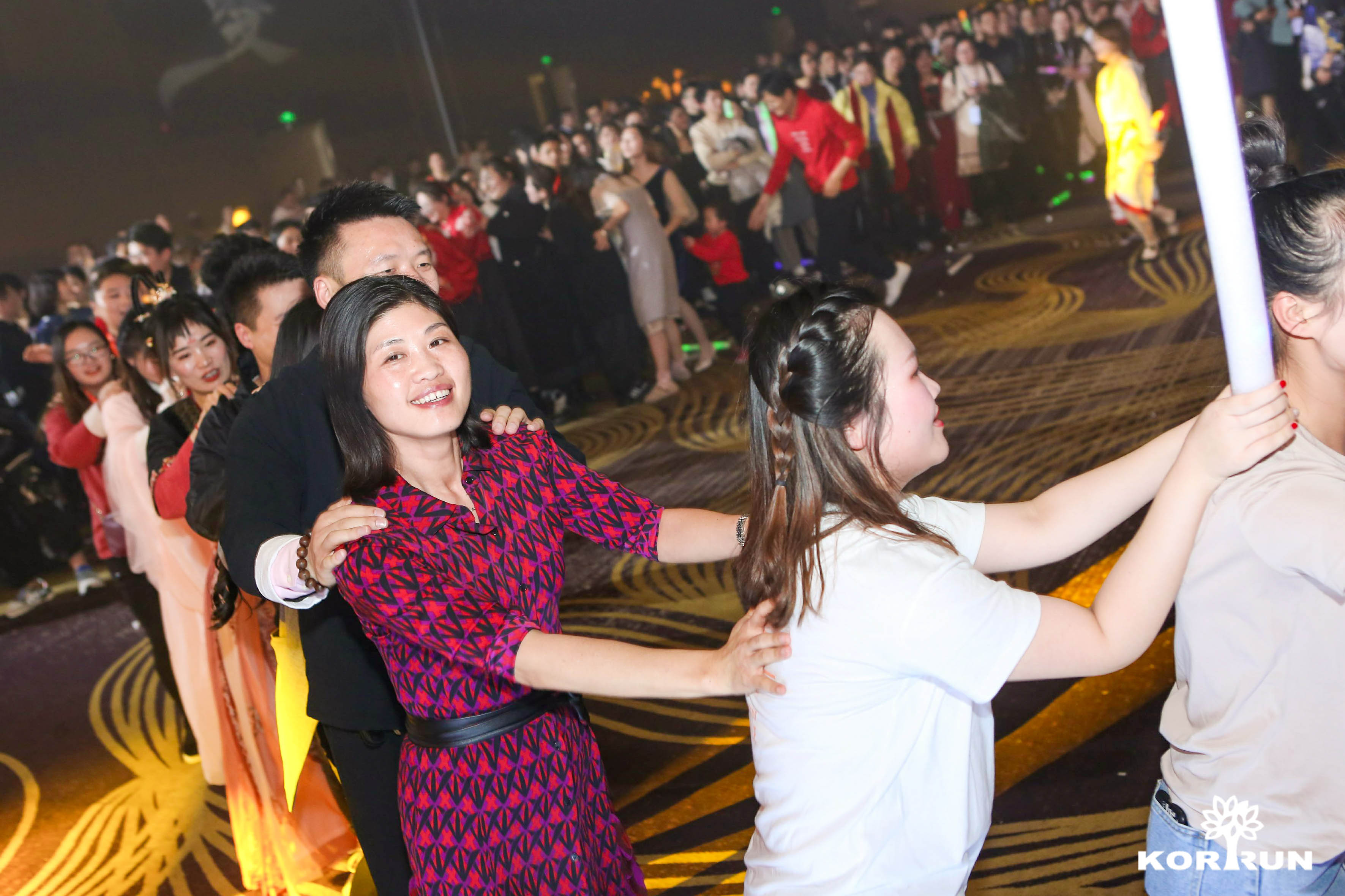 开润股份：10月28日召开董事会会议