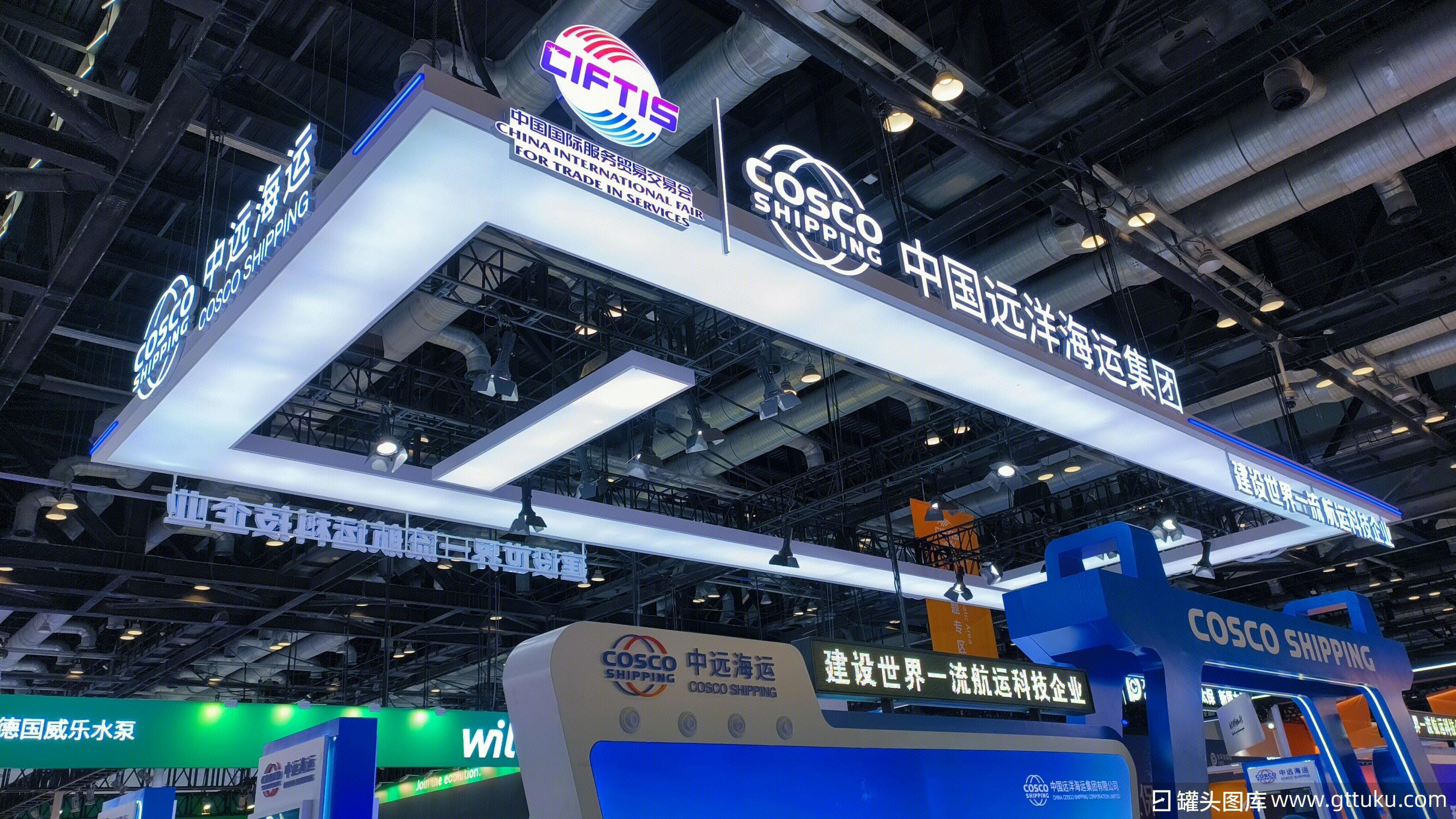 中远海控：龙头地位稳固，持续盈利，港口吞吐量稳定提升，估值水平优势显著