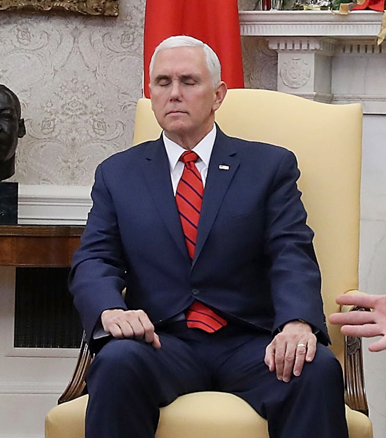 85岁佩洛西，宣布退休！特朗普：我很高兴，她是个邪恶的女人！她曾两次主导弹劾特朗普，还在他演讲时公然撕毁其演讲稿副本