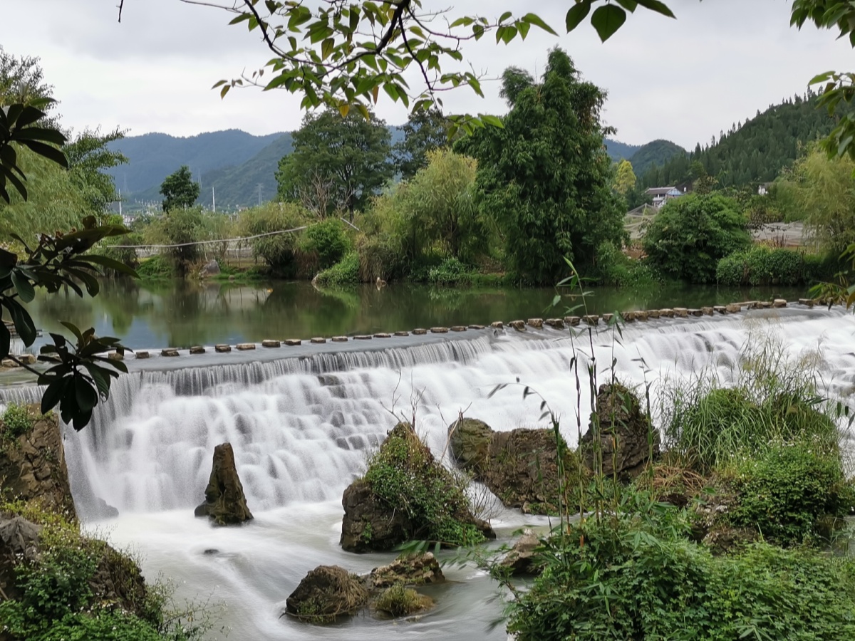 峰林深处的“数智密码”：从万峰林看大华智慧物联如何重塑文旅新生态