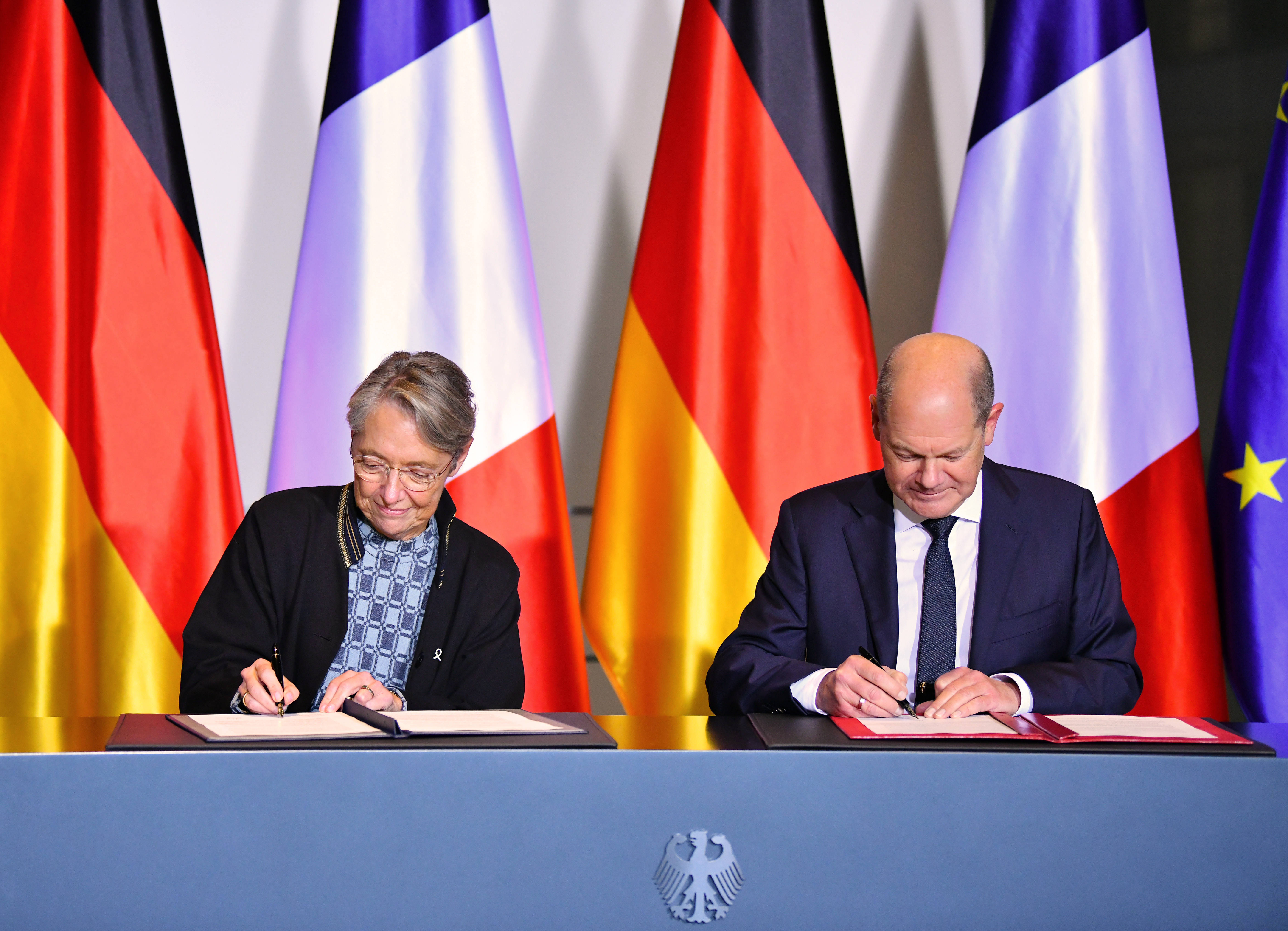 俄哈元首签署宣言将双边关系提升至全面战略伙伴联盟水平