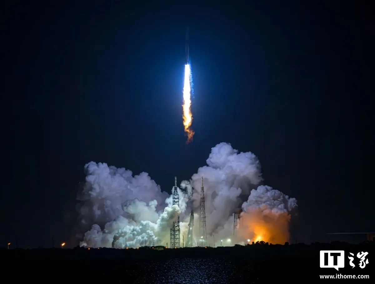 “新格伦”火箭搭载火星探测器升空 第一级首次成功回收