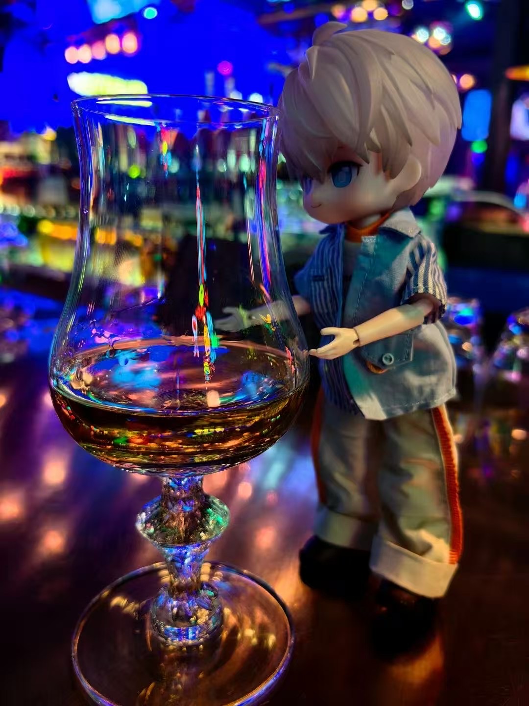 新发现:“固碳能手”红树林树干会“吐碳”