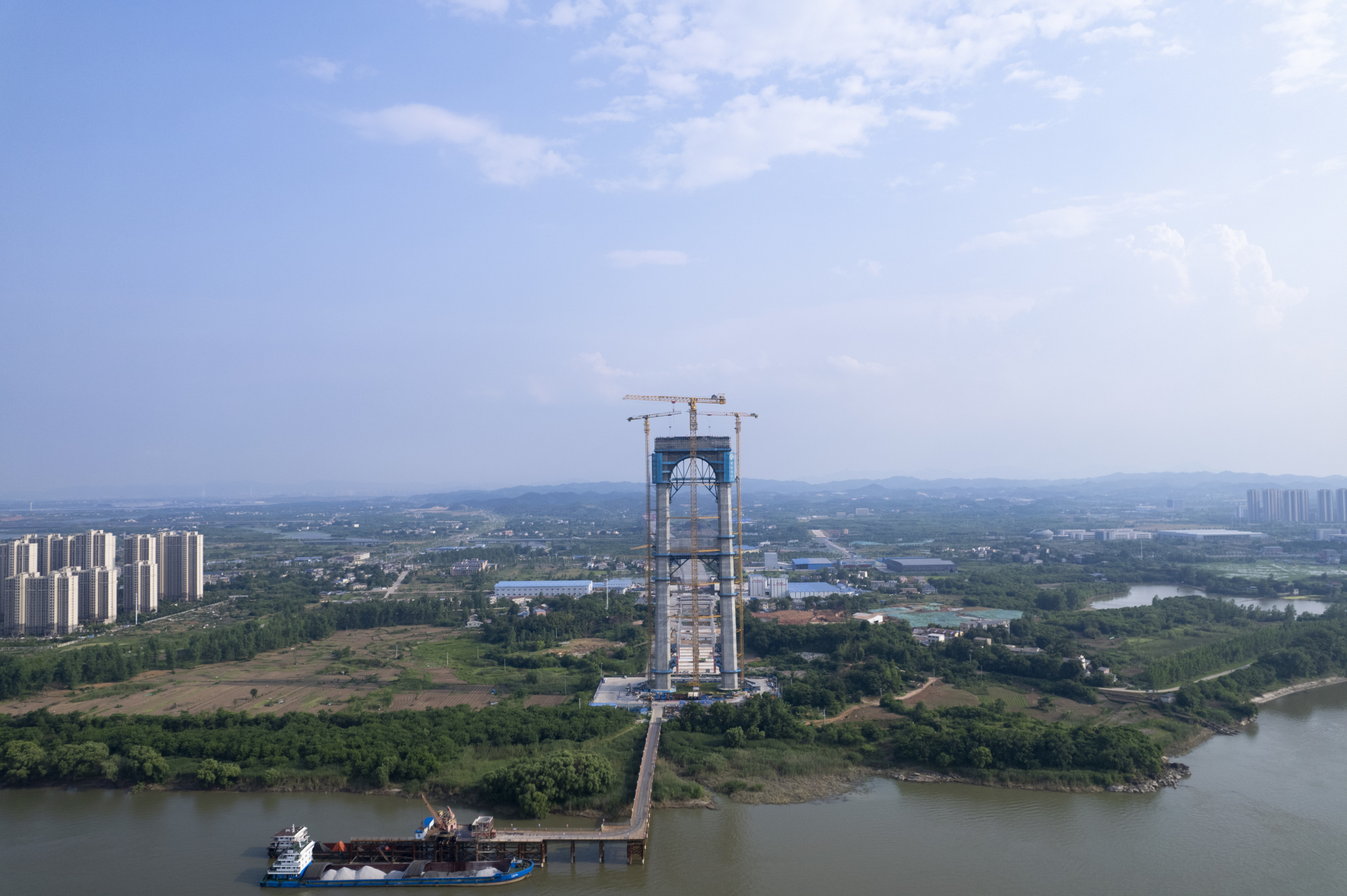 世界最大跨径四主缆悬索桥燕矶长江大桥合龙