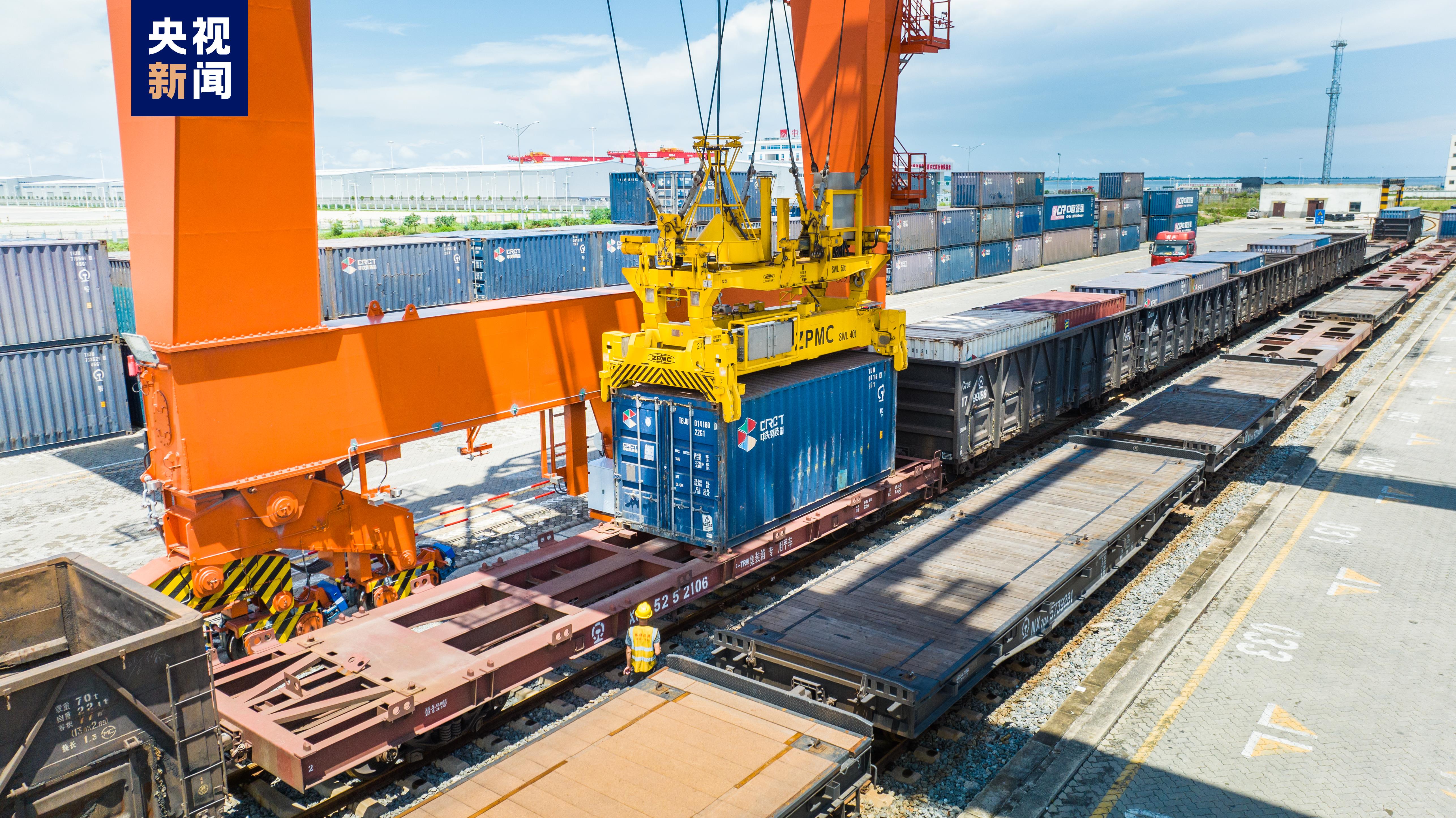西部陆海新通道班列累计发送货物突破500万标箱