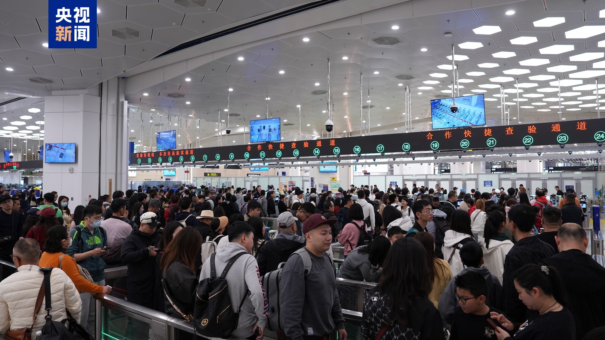 横琴口岸智能“刷脸”通关首月 超64万人次享便捷出行