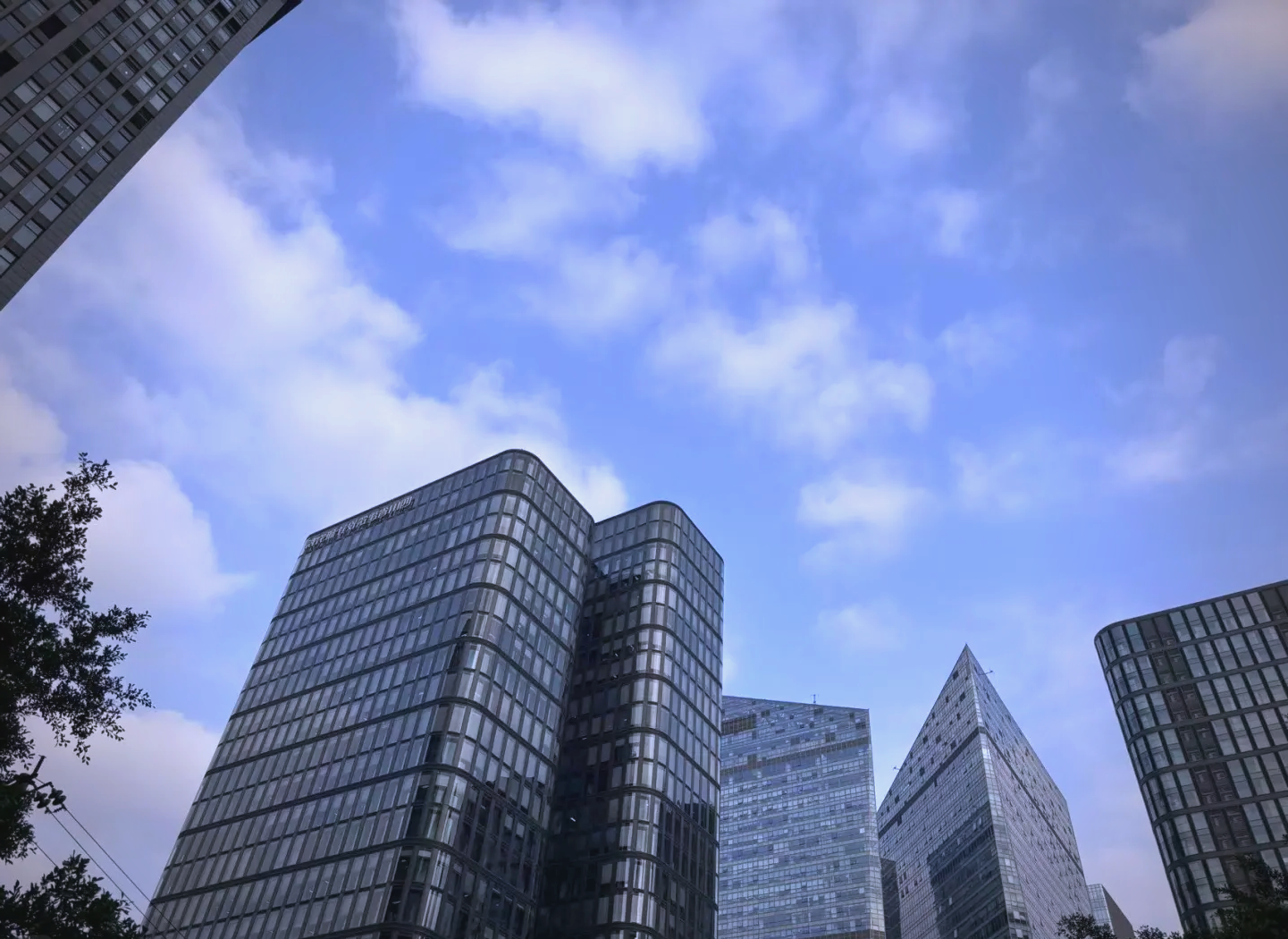 尚纬股份：收到221.2万元与收益相关的政府补助