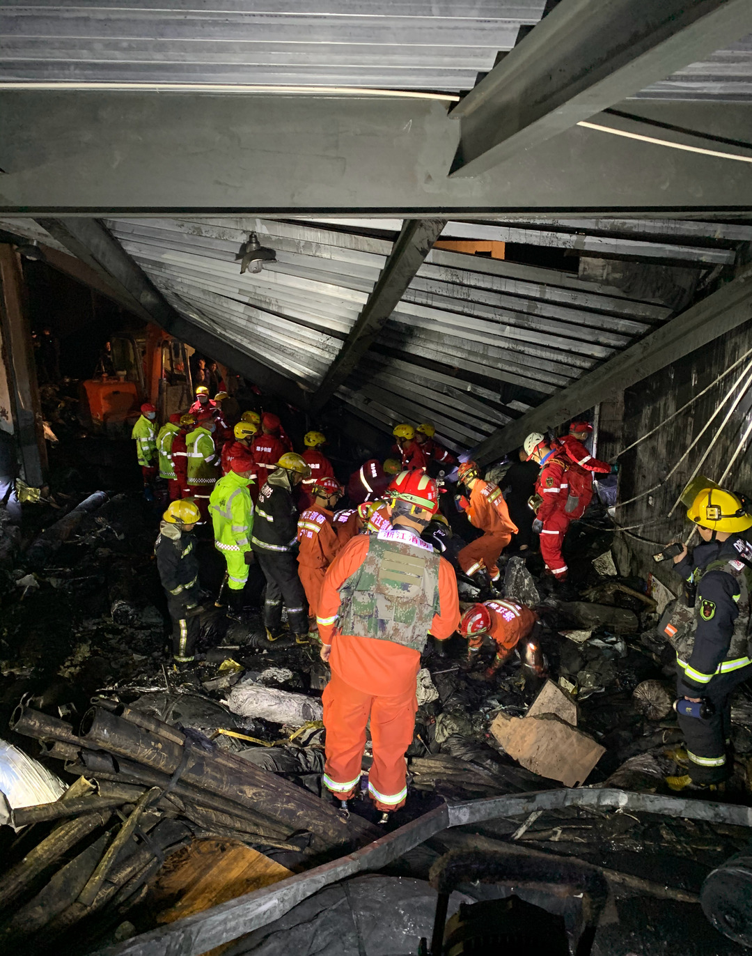 澳大利亚邦迪海滩枪击事件已致16人死亡 澳总理发声