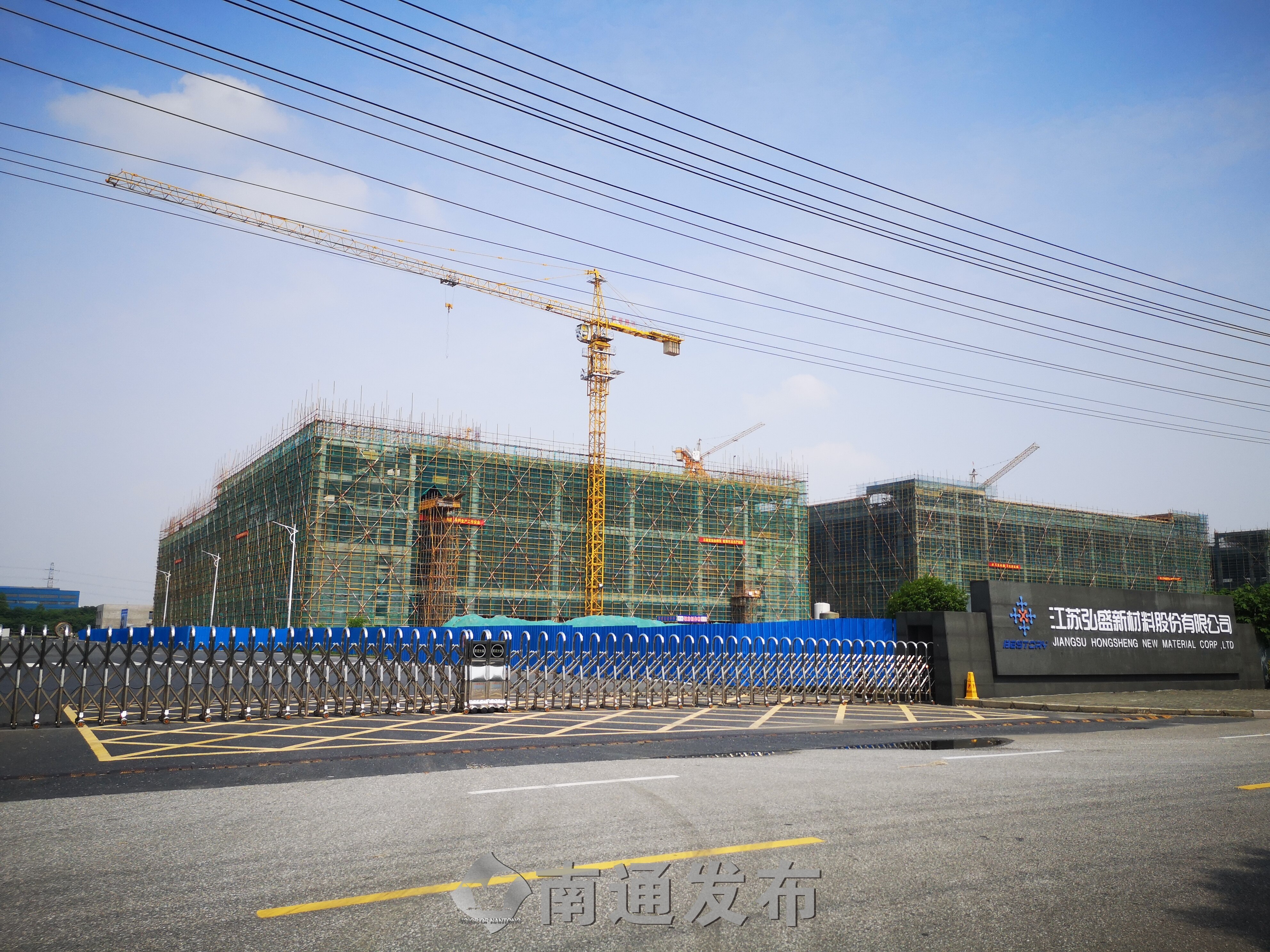 金能科技：公司青岛新材料与氢能源综合利用项目已建成投产