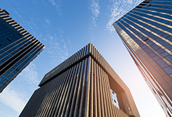 嘉美包装：控股股东将变更为逐越鸿智 股票复牌