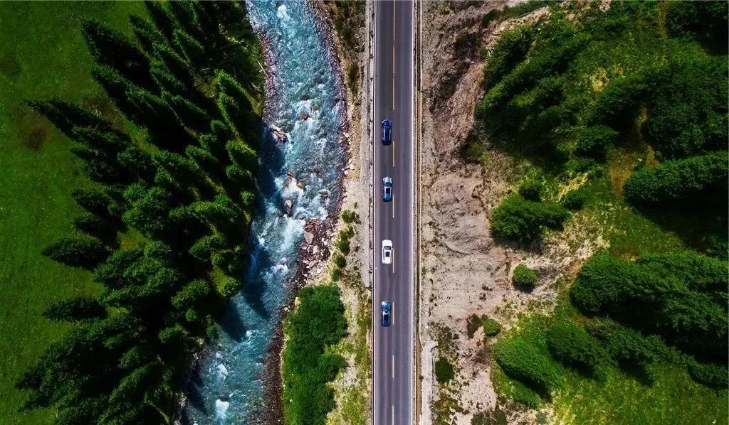 穿越天山，仅需20分钟！连通北疆南疆，世界最长高速公路隧道月底通车，乌鲁木齐到库尔勒将压缩至3小时左右