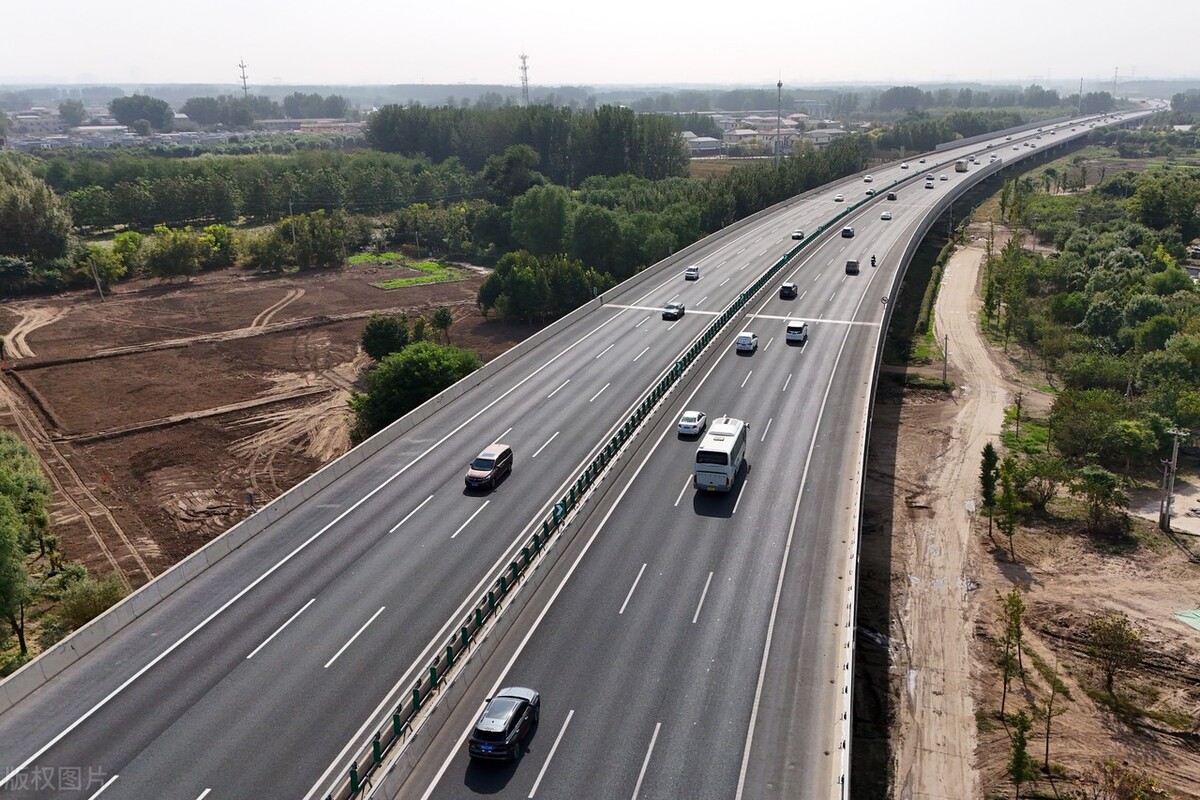 人保服务 ,拥有“如意行”驾乘险，出行更顺畅！_2026年半导体行业未来发展趋势及投资战略研究