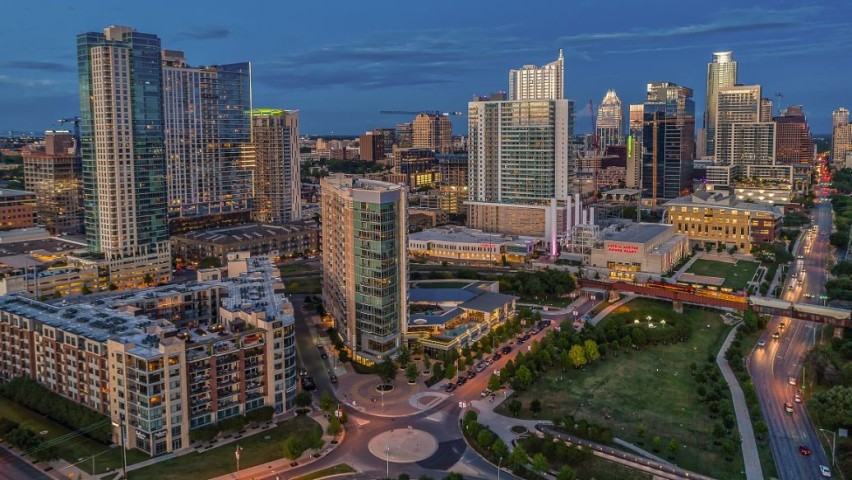 广东省“十四五”期间开工改造1.1万个老旧小区；东莞购车补贴追加1亿元丨大湾区财经早参