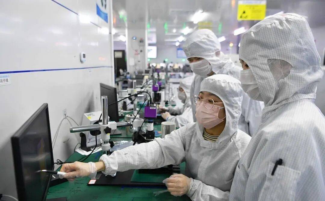 绕开光刻机“卡脖子”,中国新型芯片问世!