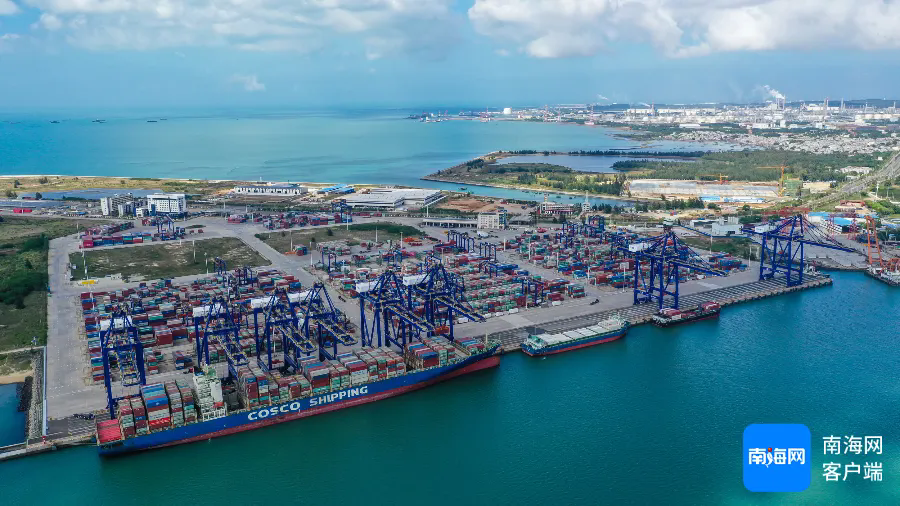 “自贸港自由行”受欢迎 免签入琼外国人井喷式增长