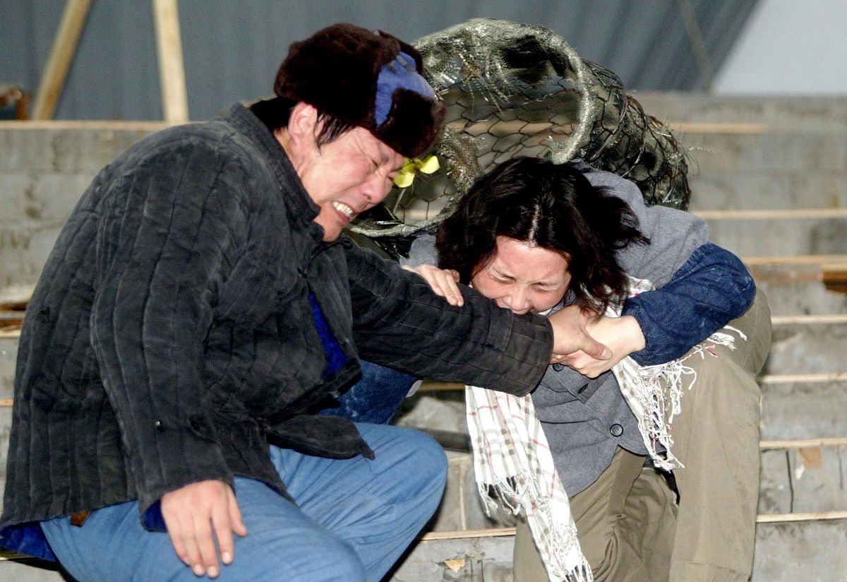 仍有遗体躺在酒吧里!瑞士火灾最新画面曝光:火势蔓延时,人群还在欢呼!老板夫妇:我们很难受,酒吧10年接受过3次检查