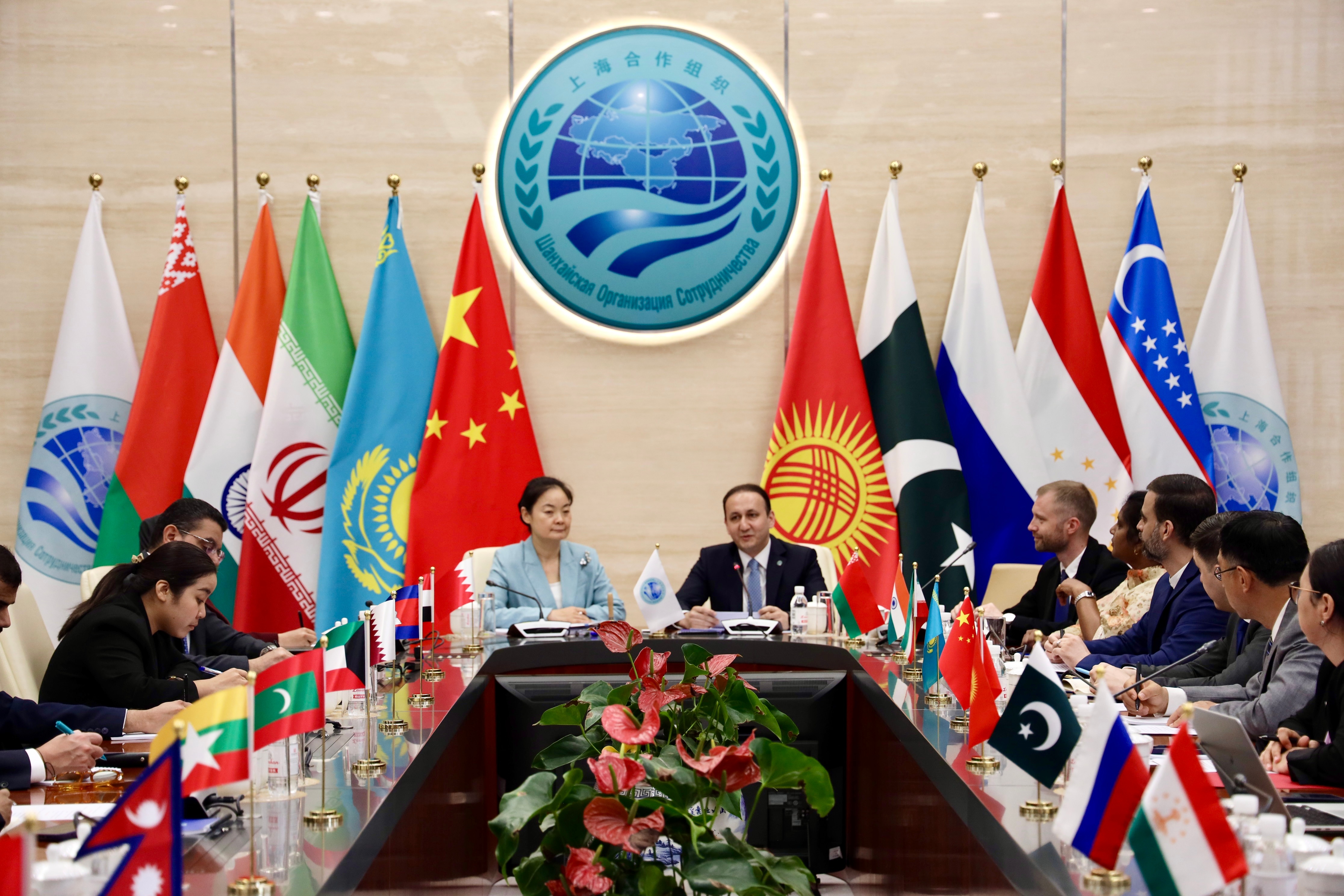 外交部和中国驻委内瑞拉使馆提醒中国公民近期暂勿前往委内瑞拉