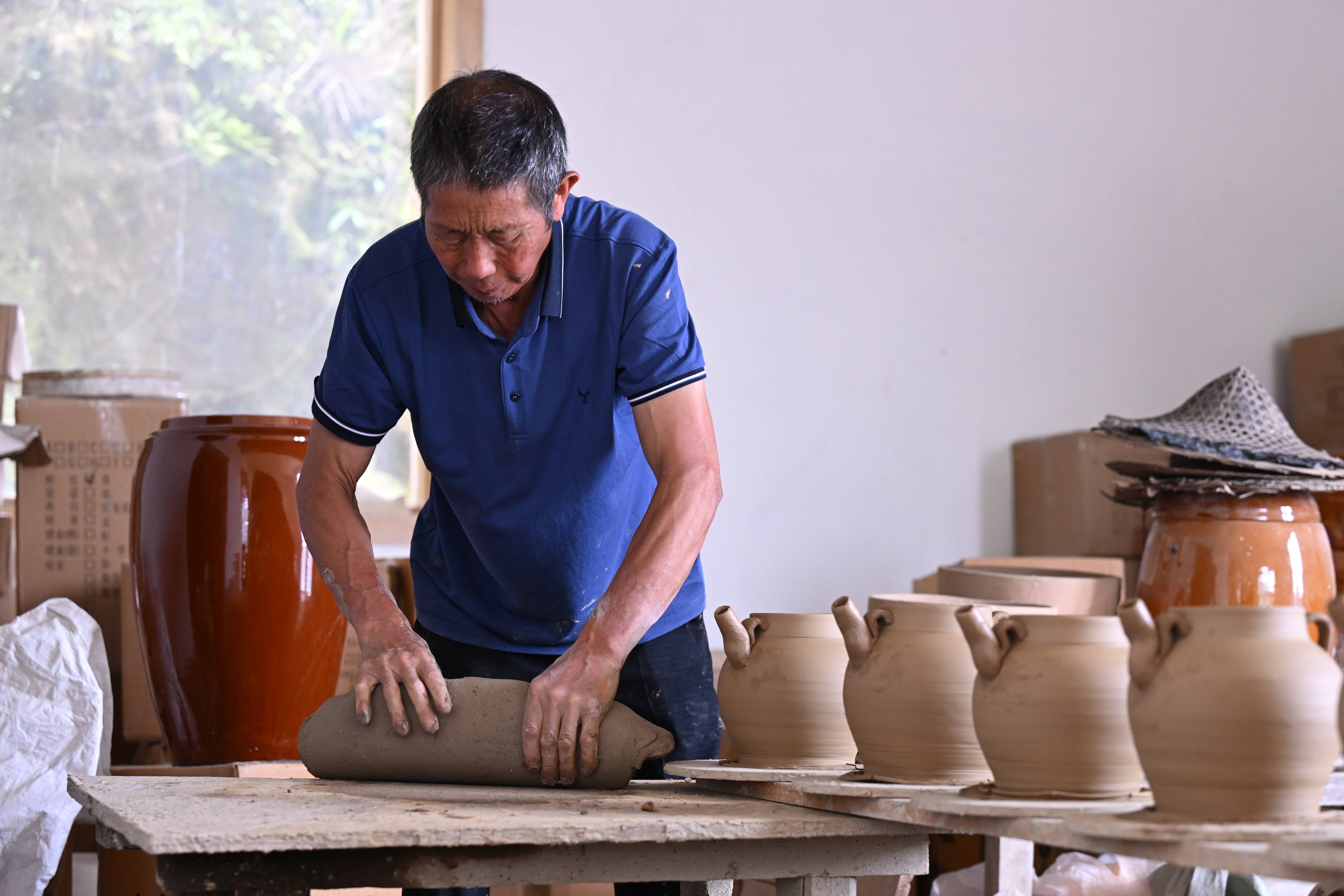 从家庭作坊到现代工厂 山西忻州手艺人坚守百年“笨功夫”