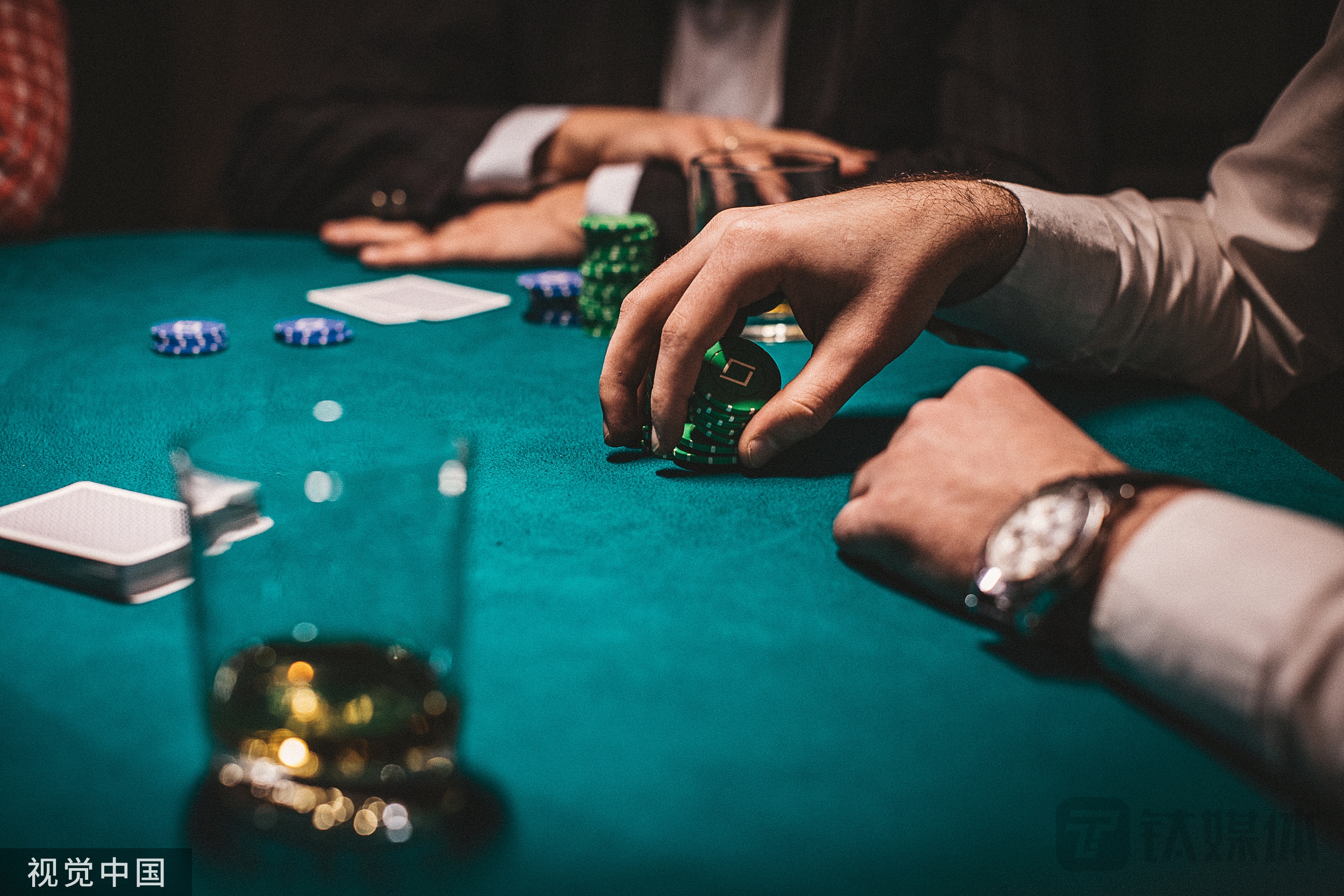 业绩持续严重下滑、资金链承压，京基智农拟跨界控股业绩连亏机器人公司引争议